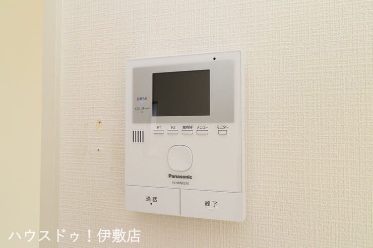 西伊敷１丁目 中古戸建 【モニター付きインターホン】
誰が来てもわかるモニター付き♪女性が一人で家にいてもこれなら安心