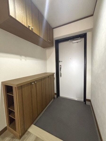 靴箱の上にカギや飾りなどを置ける、使い勝手の良い玄関です!
