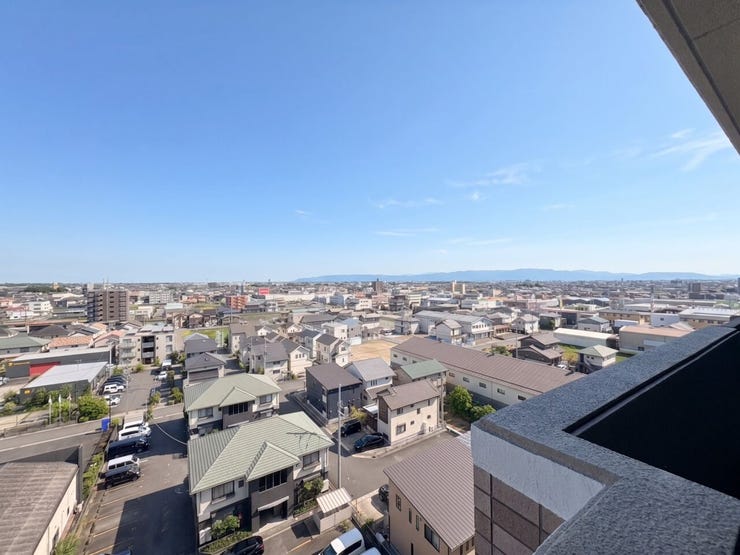 【眺望】
大きな空を眺めて気分転換ができそうですね♪夏はベランダから花火をご覧いただけます!