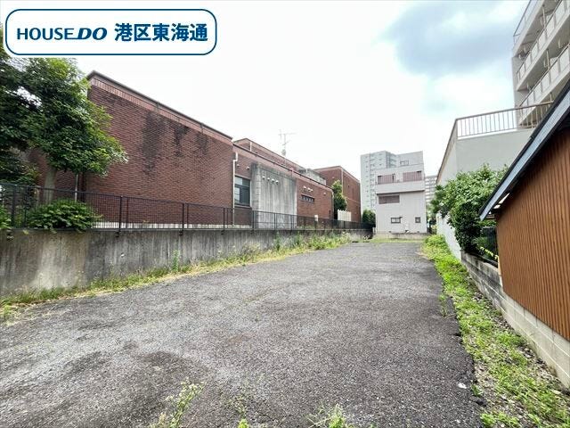 徒歩15分圏内に、公園やスーパー、ドラッグストアなど生活に便利な施設が整っています。