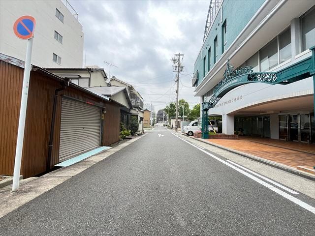 ●幅員約5.9m前面道路●ゆとりのある道幅。安心してお子様と一緒にお出掛けする事が出来ます。