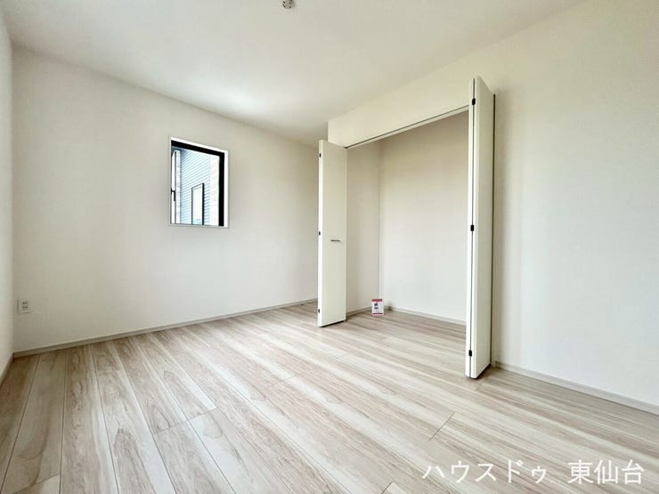 ナチュラルテイストの建具で、どんなインテリアにも馴染みます。