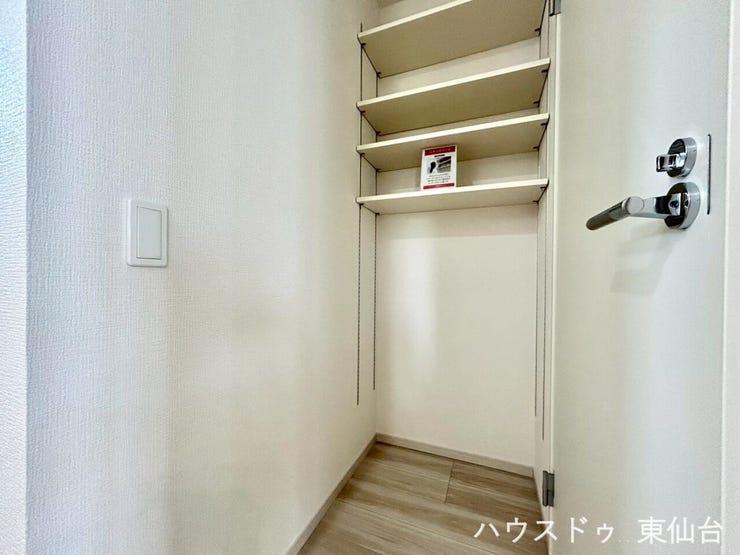 細かいものが増えがちな水回りに豊富な収納がうれしいですね♪