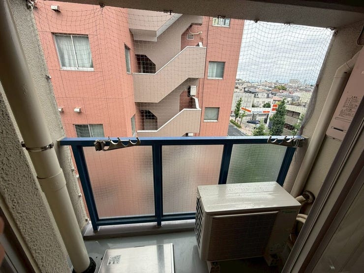 やさしい陽射しと心地よい風を感じられるバルコニー。洗濯物も気持ちよく干せる空間です。