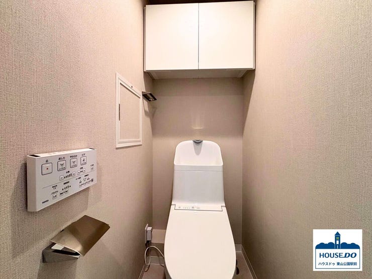便利な棚付きトイレで、毎日の使いやすさをアップ!
最新の温水洗浄機能で、いつでも清潔・快適。