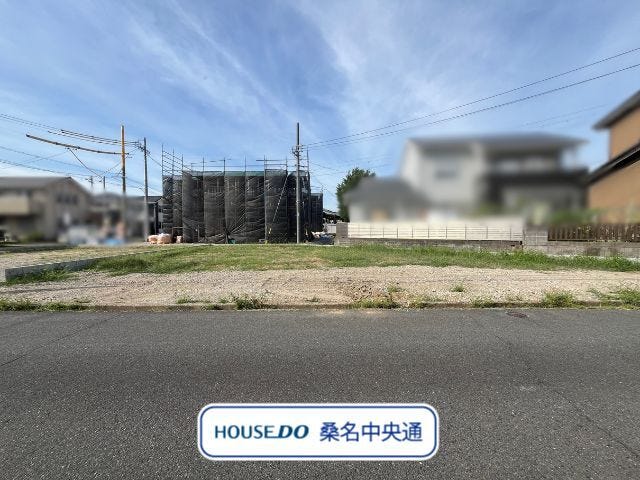 【外観】
まだ更地の状態ですが、これから建築が始まっていきます。間取り図を見ながら、どんな外観や内装になるのか想像するのも楽しいですね。(2026年7月31日撮影)