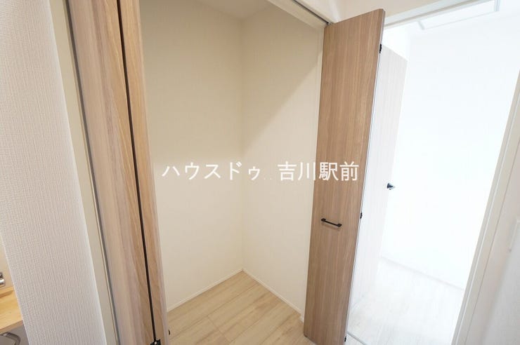 2階廊下の収納。