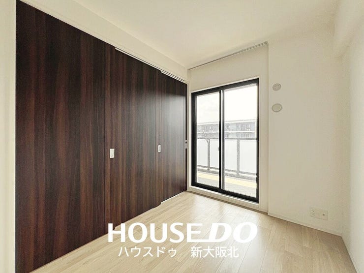 ■リビング横の洋室です!引き戸はドアに比べてデッドスペースができにくく、空間を無駄なく使うことができます!
■家具のレイアウトもしやすいですよ!