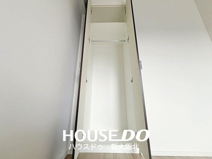 ■全居室収納付き!
■お部屋がスッキリ片付くだけでなく、新しく収納棚を買い足す必要がないので初期費用が抑えられそうですね!
■造り付けの収納は地震の揺れで倒れる心配がないので、防災面でも安心です!