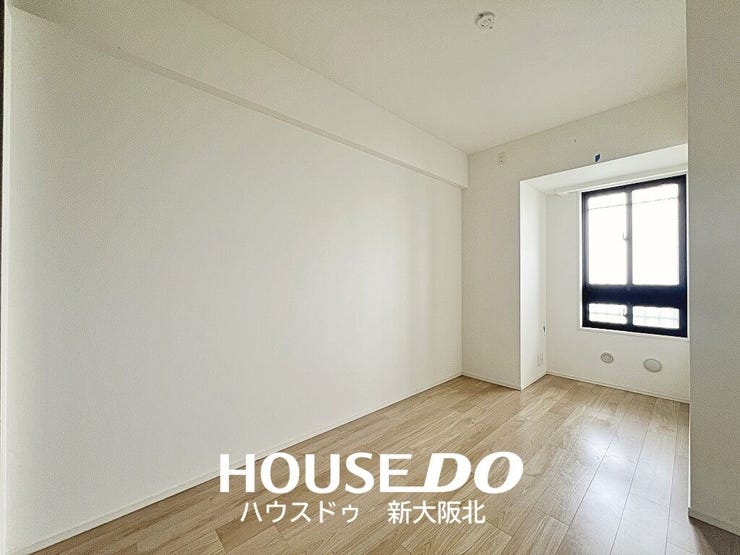 ■玄関入って右側の洋室です!
■各居室は独立性が高く、プライベートを大切にするご家族にもオススメの間取りです!