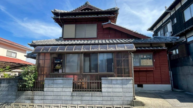 【外観】
小中学校まで徒歩10分以内の閑静な住宅街にあります!