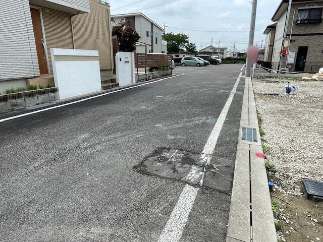 東側前面道路 約5.9mございます。