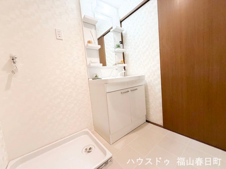 忙しい朝も快適に使える、ゆとりある洗面室です。
