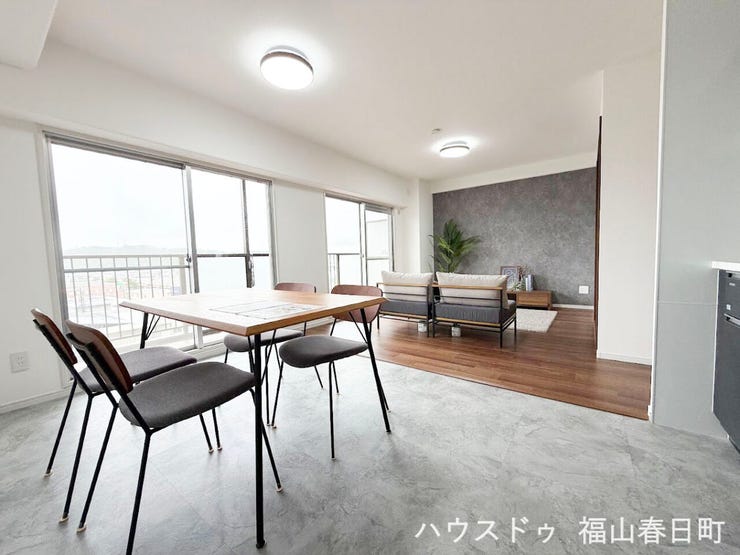 ■安らぎと笑顔の中心地■陽光が優しく降り注ぎ、会話が自然と弾む。ここでは、毎日が特別な時間へと変わります。