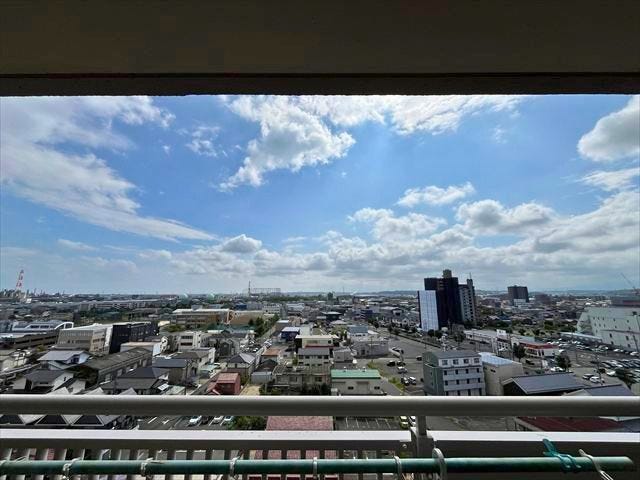 バルコニーからの眺望。遮るものがない見晴らしのよいお部屋です。