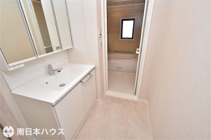 東郡元町 サーパスNEW鴨池 【洗面所】クロスや床のクッションフロアも張替えてあります♪