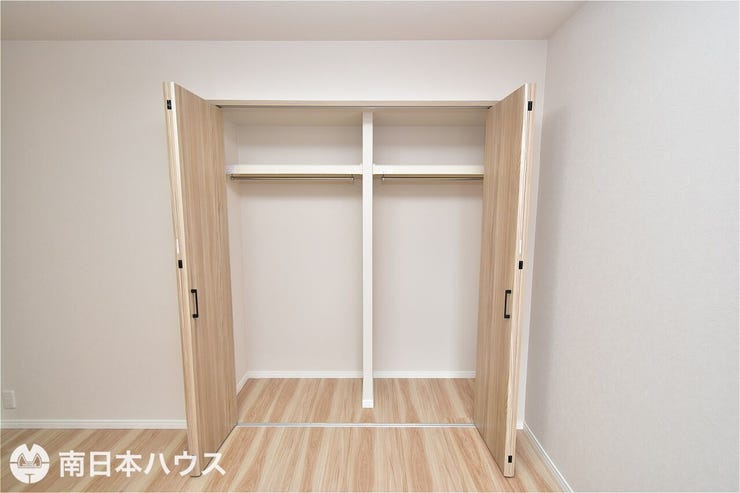 東郡元町 サーパスNEW鴨池 【洋室6.4帖の収納】