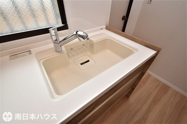 東郡元町 サーパスNEW鴨池 【シンク】人工大理石のシンクと天板に継ぎ目がなくお掃除がしやすくなっています♪浄水機能付き水栓です！