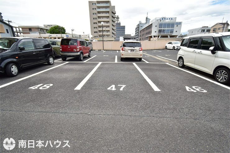 東郡元町 サーパスNEW鴨池 【駐車場】平面駐車場です！引継ぎもできるので高さを気にせず購入できます♪
