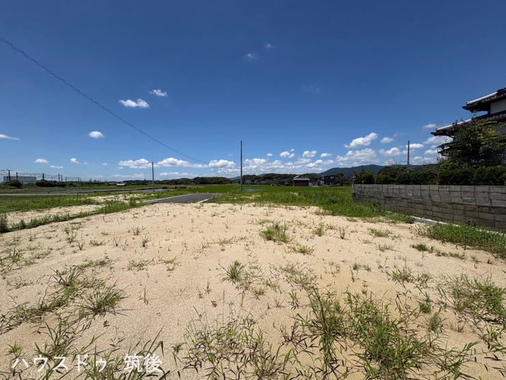 【1号地:外観】境界ブロックやインフラが美しく整えられた分譲地です。日当たりや周囲の開放的な雰囲気をぜひ現地でご確認ください。