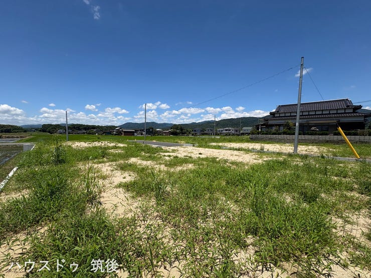【2号地:外観】空が広く感じられる落ち着いたロケーションでありながら、駅徒歩約6分という利便性も備えた好立地です。