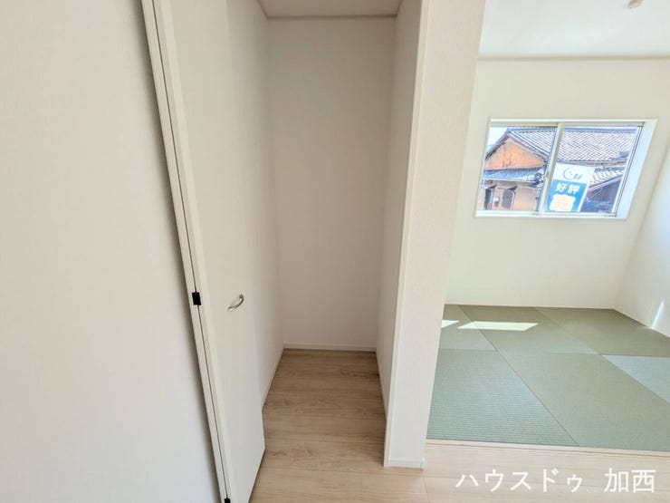 リビング収納♪掃除機等入れておくのに便利です♪