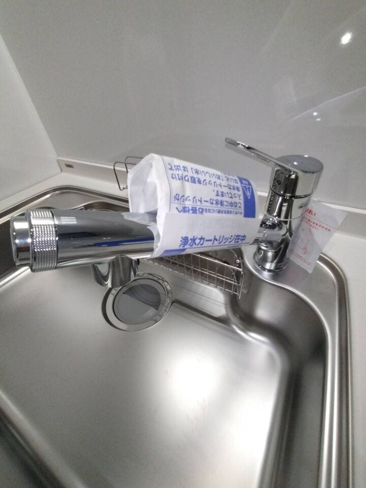 《キッチン》
浄水カートリッジ内蔵型水栓