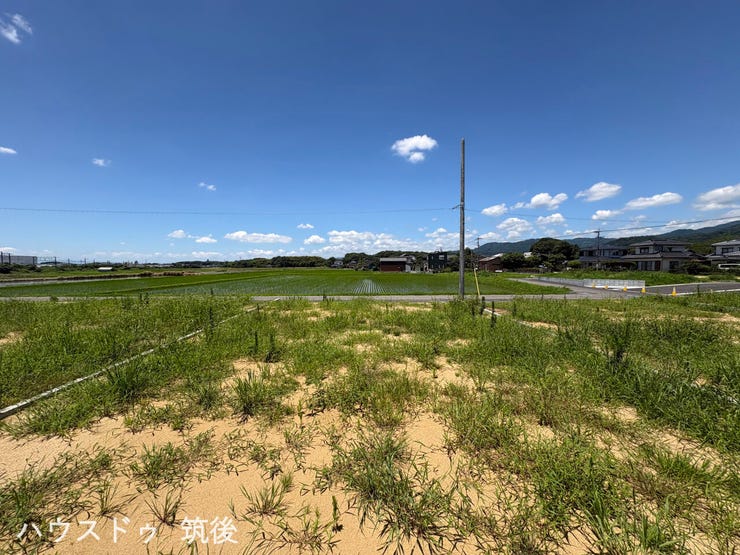 【6号地:外観】きれいに舗装された新設道路に面した全12区画の新興分譲地です。周辺は空が広く開放的な住環境。