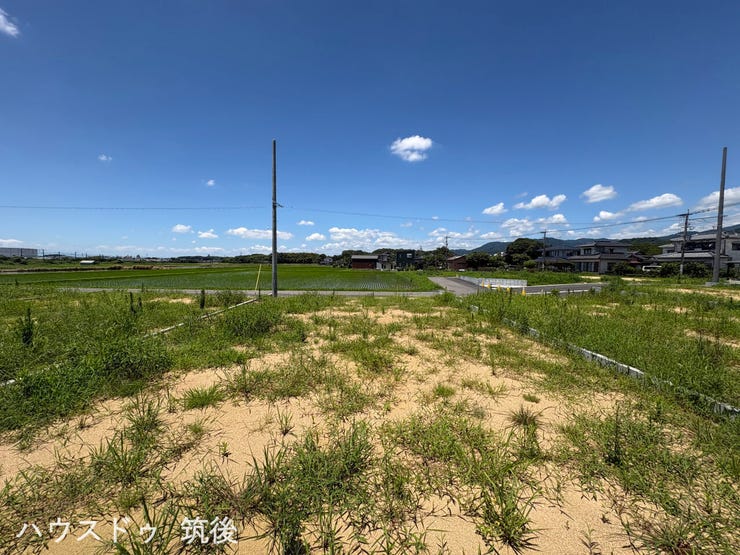 【7号地:外観】きれいに舗装された新設道路に面した全12区画の新興分譲地です。周辺は空が広く開放的な住環境。