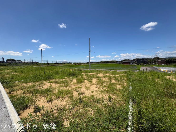 【7号地:外観】高低差のない平坦な敷地形状を別角度から見渡した写真です。66.97坪のスペースを無駄なく活用しやすく、カースペースや間取りの配置計画がスムーズ。