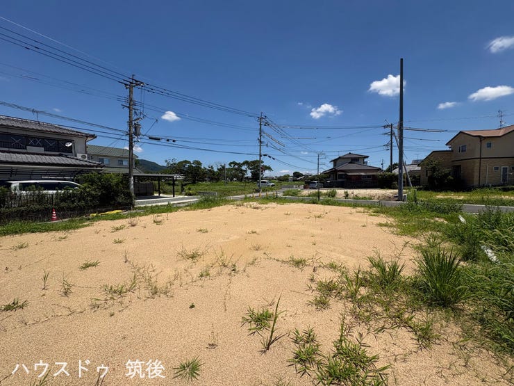 【11号地:外観】新設道路や境界ブロックがきれいに整えられた分譲地です。駅近の利便性と落ち着いた住環境を兼ね備えた立地。建築条件はありません。