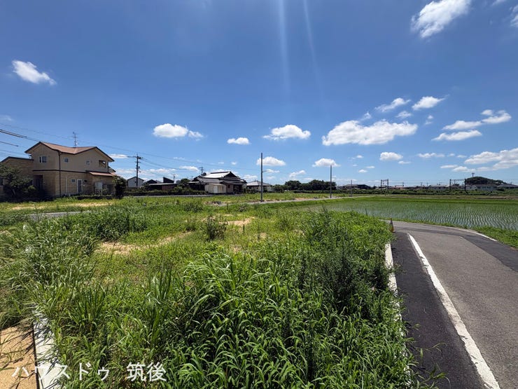 【12号地:外観】高低差のない平坦な敷地形状を別アングルから撮影した写真です。62.67坪のスペースを無駄なく活用でき、間取りやカースペースの配置計画もスムーズ。建築条件はございません。