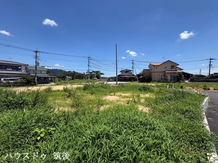 【12号地:外観】周辺は視界を遮る高い建物がなく、のどかな景色と青空が広がる開放的な環境です。
