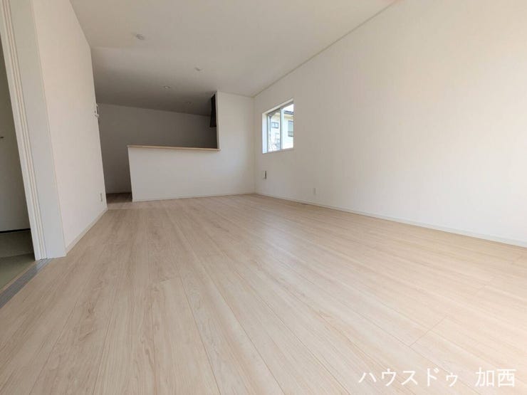 キッチンがカウンターで隠れていますので生活感も隠せます♪
