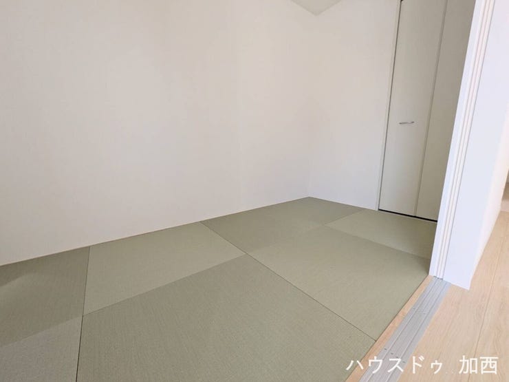 リビング横の和室です♪お子様のお昼寝や、お泊りのお客様への対応にも便利です(*^-^*)