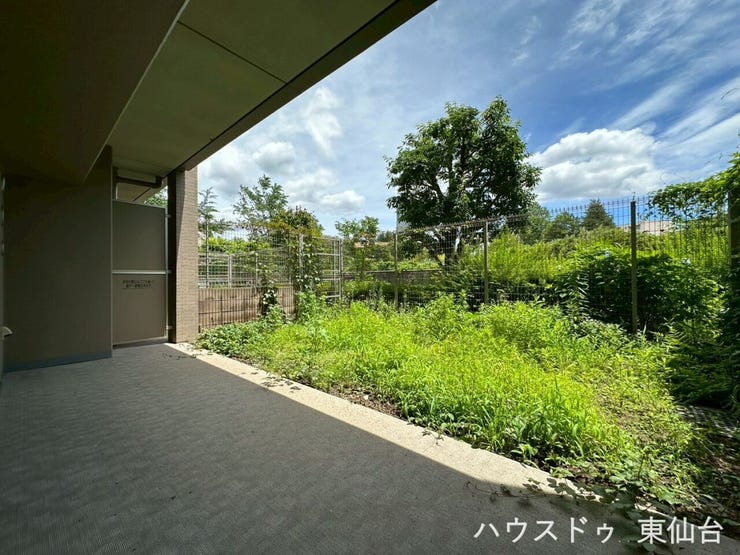お庭があるので、プール遊びや外遊びなど、おうち時間がさらに楽しくなるファミリーに嬉しいスペースです。