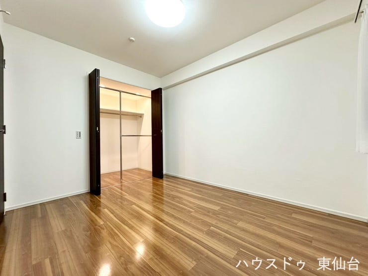 主寝室にぴったりの落ち着いた広さ。