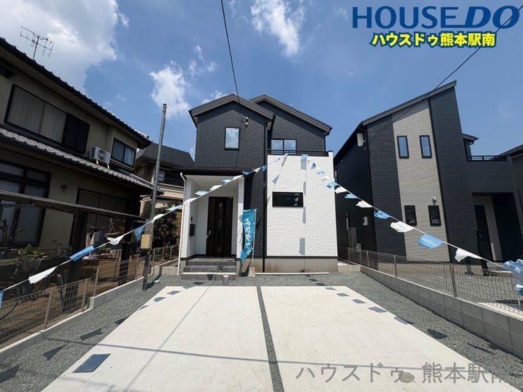 【外観】
■外観■
スタイリッシュな外観が街並みに映える新築住宅です
毎日の帰宅が楽しみになる洗練されたデザインです