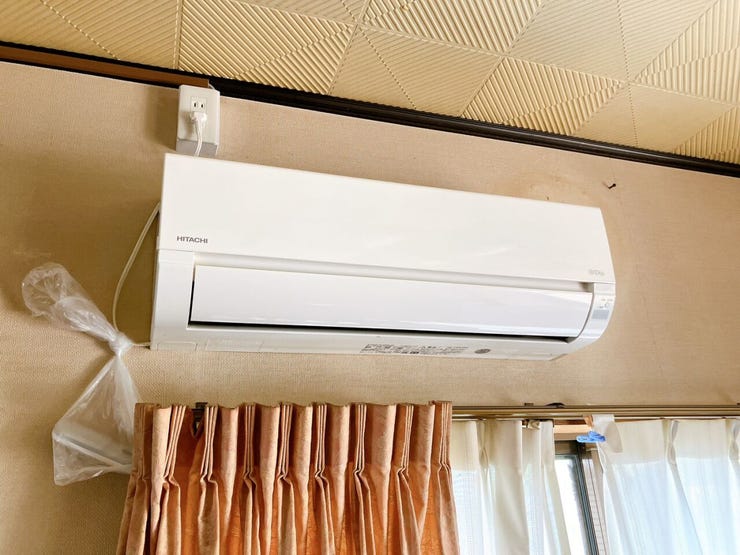 【エアコン】
エアコンが既に設置されているため、購入や設置の手間・費用を省け、すぐに心地よい暮らしを始めることができます♪
さらに省エネ性能の高い機種なら、電気代の節約にもつながります!