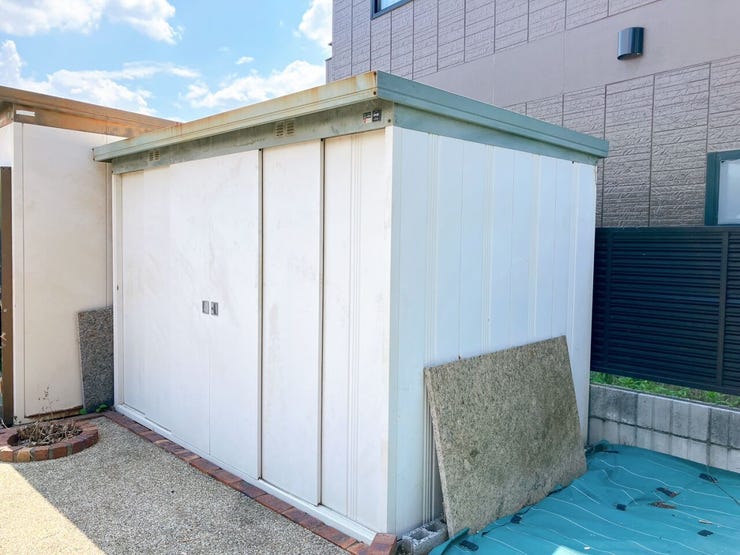 【物置】
庭には便利な物置を設置。季節用品やアウトドアグッズ、工具などをすっきり収納でき、住まいの整理整頓に役立ちます!屋外に収納スペースがあることで、室内を広く快適に保てるのも嬉しいポイントです!