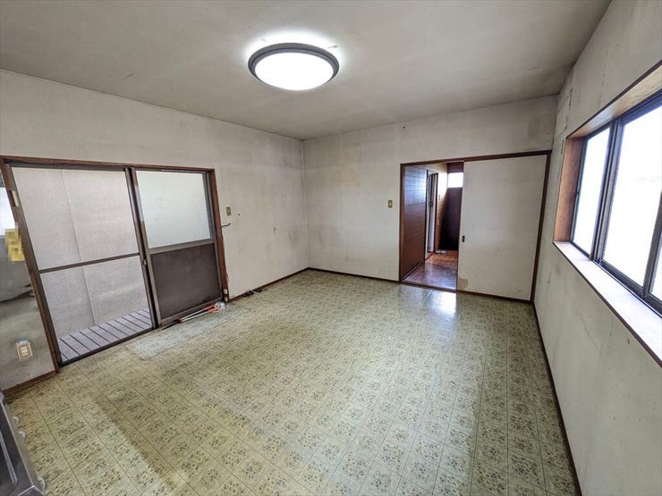 2階建
テラスデッキを使い平屋への出入りも可能です!