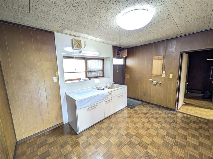 平屋
窓があり、暖かな陽が差し込みます。使い勝手の良いキッチンです。