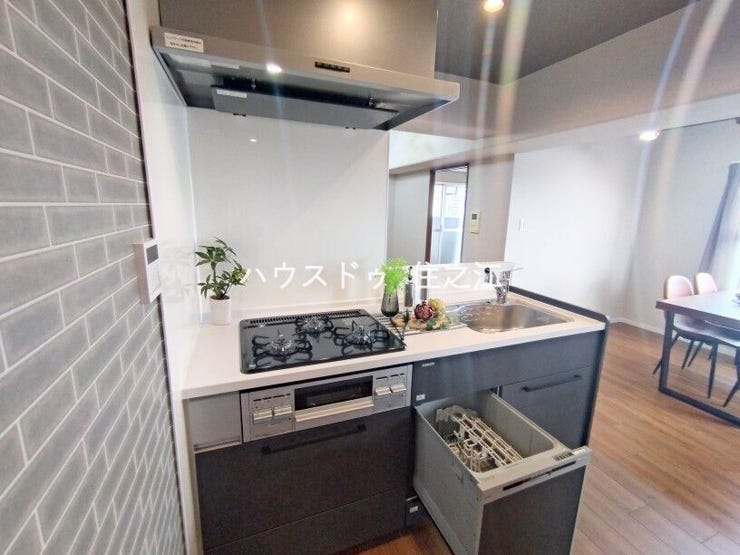 後片付けもラクラクな食洗機付です。忙しいママをサポート