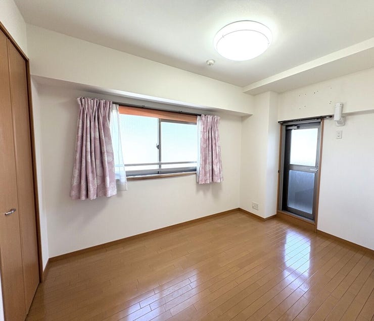 衣類や季節用品をしっかり収納できるクローゼット付き。居住スペースを有効活用できます。