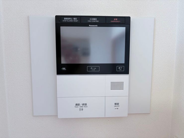 来客の顔を確認できるモニター付きインターホンを完備。毎日の暮らしに安心感をプラスします。