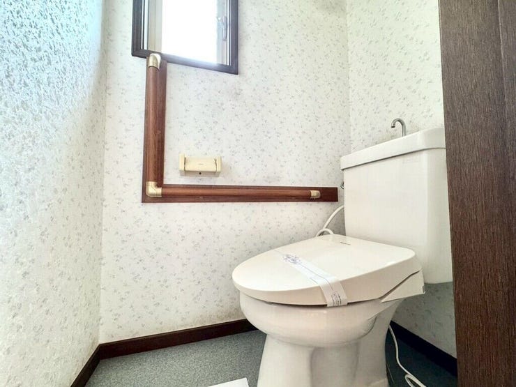 【Toilet】清潔感があり、落ち着いたデザインのトイレ。家族みんなが快適に使えます。