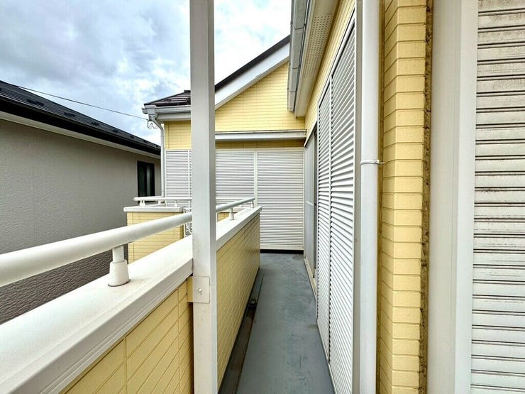 【Balcony】日当たりの良いバルコニーはお洗濯物がしっかり乾きやすく、毎日の家事にも重宝します。