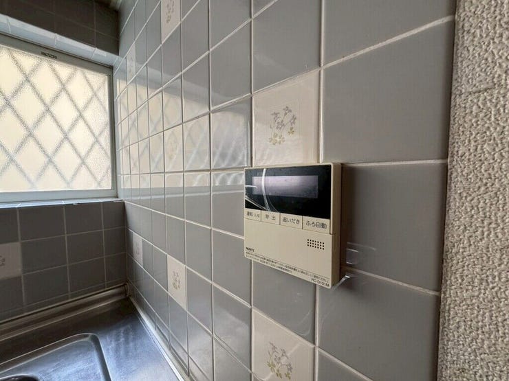 【Facilities】お湯の温度調整がラクな給湯器リモコン付き。追い焚き操作も簡単です。