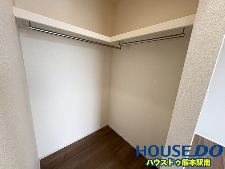 ■洋室6帖のWIC
・各部屋に収納があるので季節物の収納にも困りません。