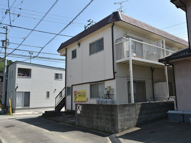 外観を南西側より撮影